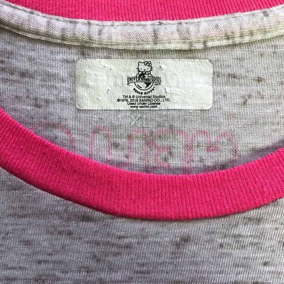 Universal Studios Hello Kitty Short Sleeve Grey T-shirt - Picture 5 of 6